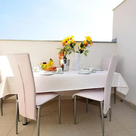 Gorgeous In With Swimming Pool Apartman