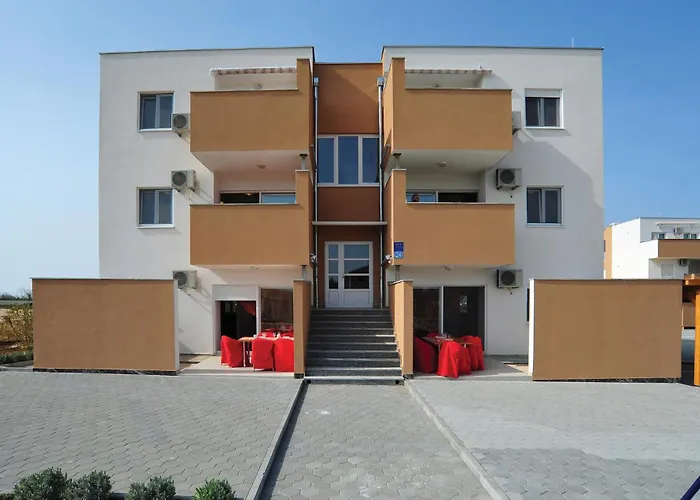 Gorgeous In With Swimming Pool Nin