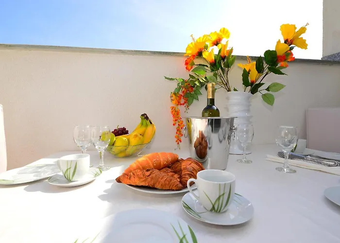 Gorgeous In With Swimming Pool *