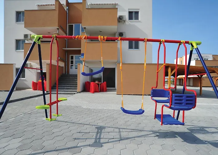 Gorgeous In With Swimming Pool Nin