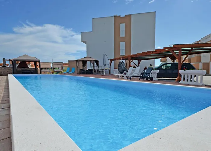 Gorgeous In With Swimming Pool * Нин